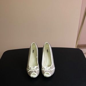 Open toe beige pumps